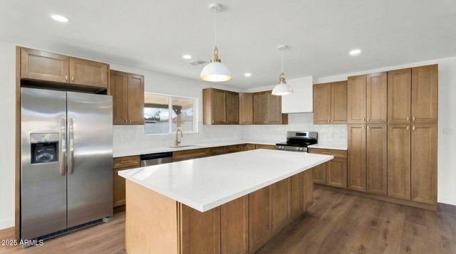 1523 W FLYNN Lane, Phoenix, AZ 85015