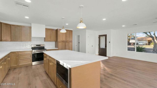 1523 W FLYNN Lane, Phoenix, AZ 85015