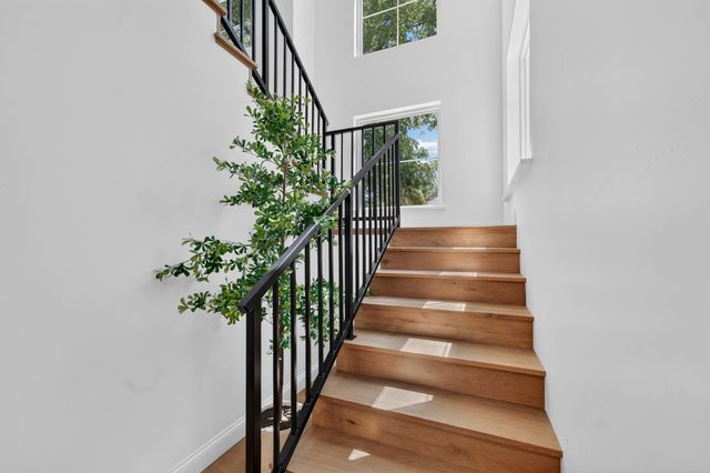 864 48th St, Sacramento, CA 95819