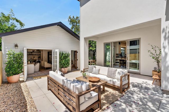 864 48th St, Sacramento, CA 95819