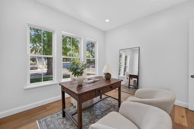 864 48th St, Sacramento, CA 95819