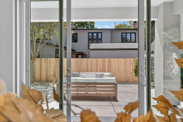 864 48th St, Sacramento, CA 95819