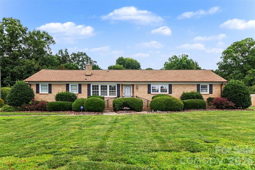 114 Carderock Court, Charlotte, NC 28214