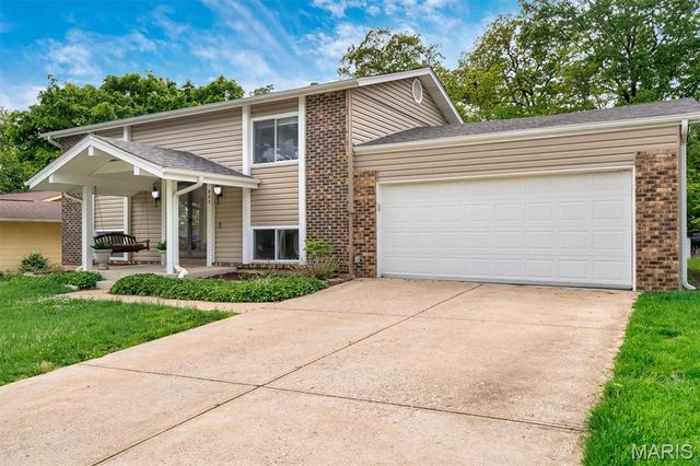 903 Parma Drive, Ballwin, MO 63021