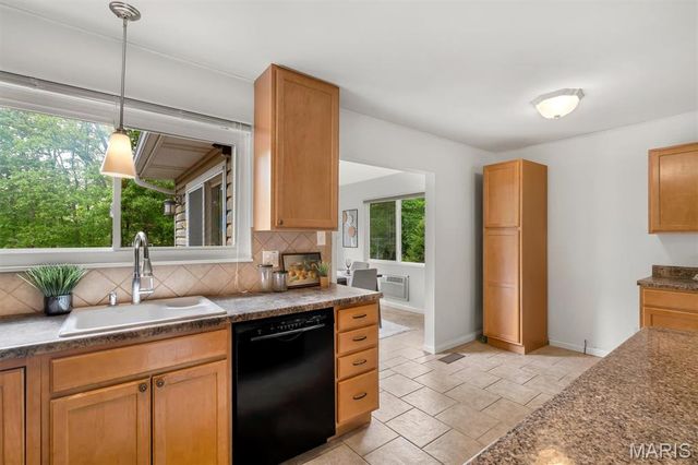 903 Parma Drive, Ballwin, MO 63021
