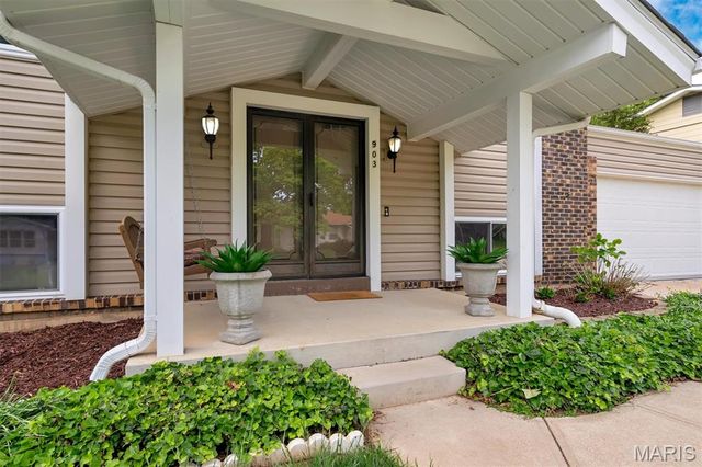 903 Parma Drive, Ballwin, MO 63021