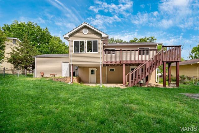 903 Parma Drive, Ballwin, MO 63021