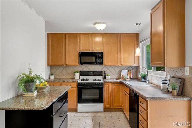903 Parma Drive, Ballwin, MO 63021