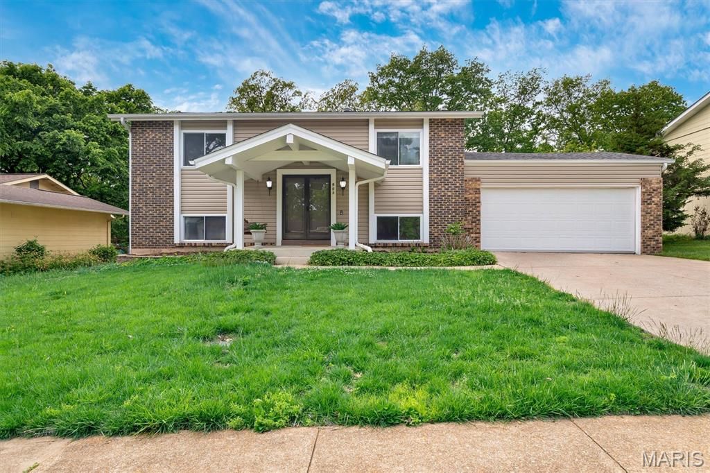 903 Parma Drive, Ballwin, MO 63021