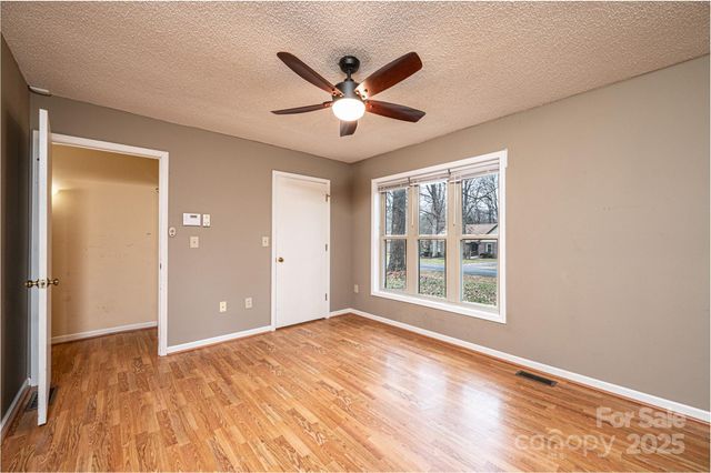 3250 15th Street NE, Hickory, NC 28601