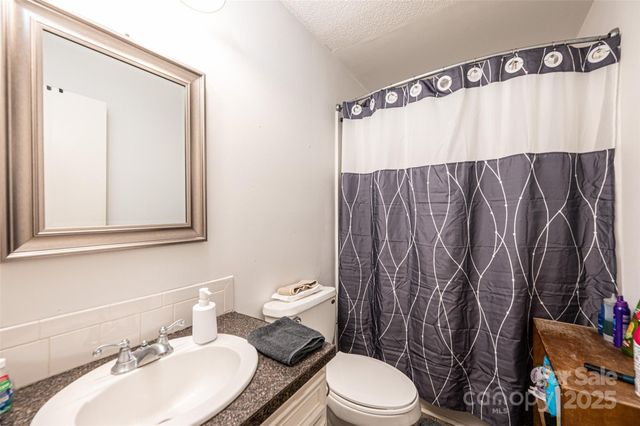 3250 15th Street NE, Hickory, NC 28601