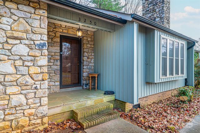 3250 15th Street NE, Hickory, NC 28601