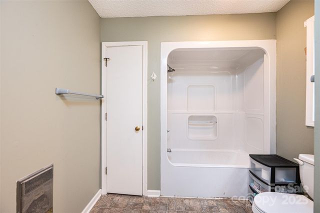 3250 15th Street NE, Hickory, NC 28601