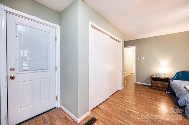 3250 15th Street NE, Hickory, NC 28601