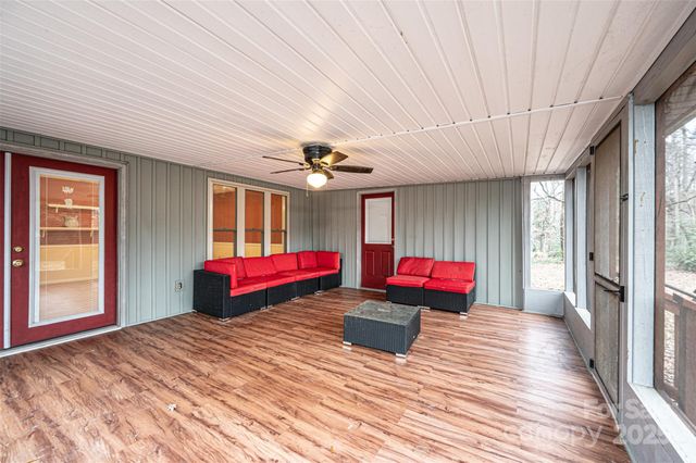 3250 15th Street NE, Hickory, NC 28601