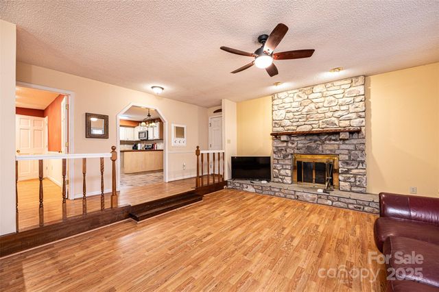 3250 15th Street NE, Hickory, NC 28601