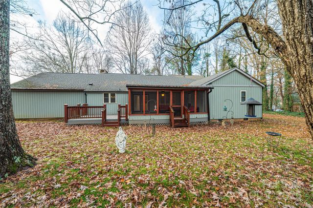 3250 15th Street NE, Hickory, NC 28601