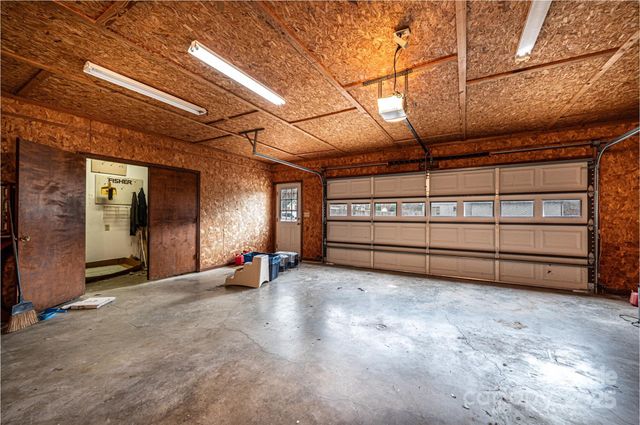 3250 15th Street NE, Hickory, NC 28601