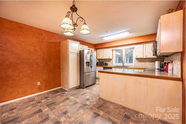 3250 15th Street NE, Hickory, NC 28601