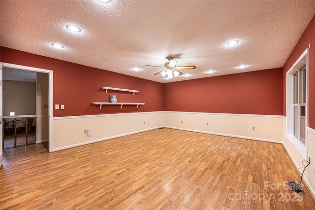 3250 15th Street NE, Hickory, NC 28601