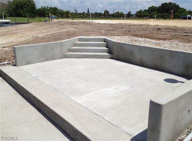 1304 NE 14th AVE, Cape Coral, FL 33909