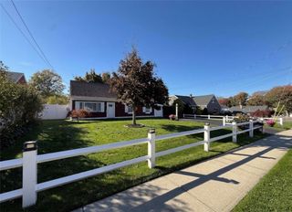 43 Greenway Drive, Bristol, RI 02809