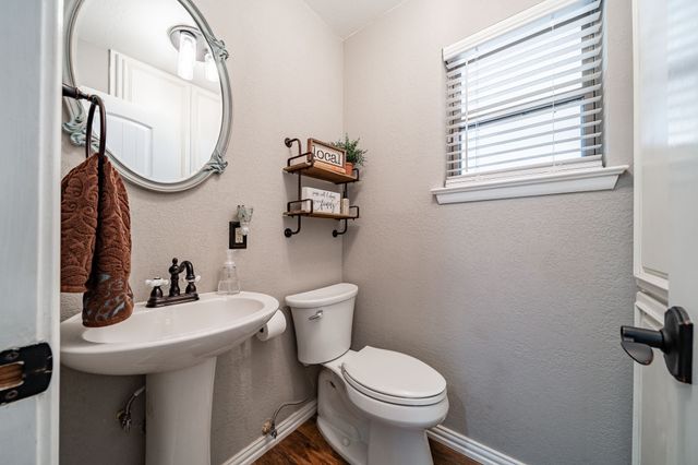 412 N Orange Street, Roby, TX 79543