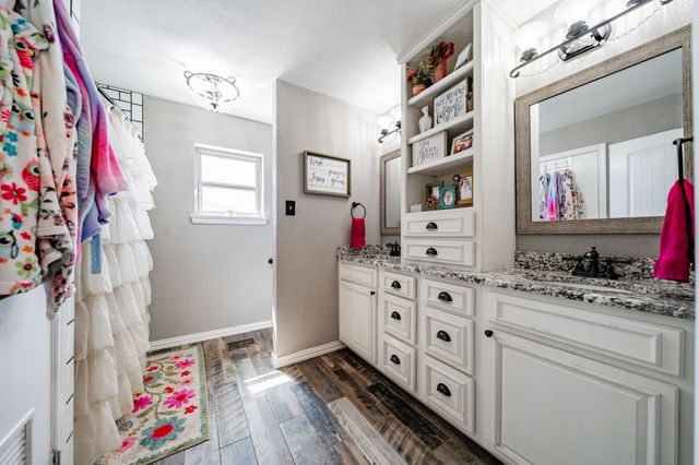 412 N Orange Street, Roby, TX 79543