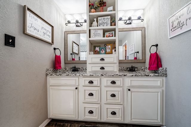 412 N Orange Street, Roby, TX 79543