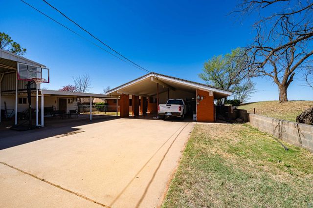 412 N Orange Street, Roby, TX 79543