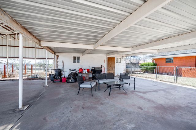 412 N Orange Street, Roby, TX 79543