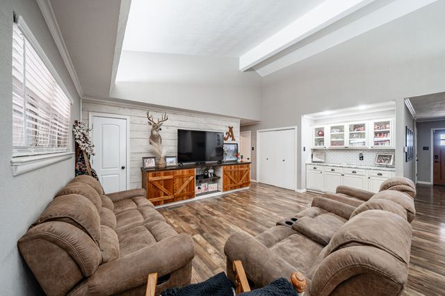 412 N Orange Street, Roby, TX 79543