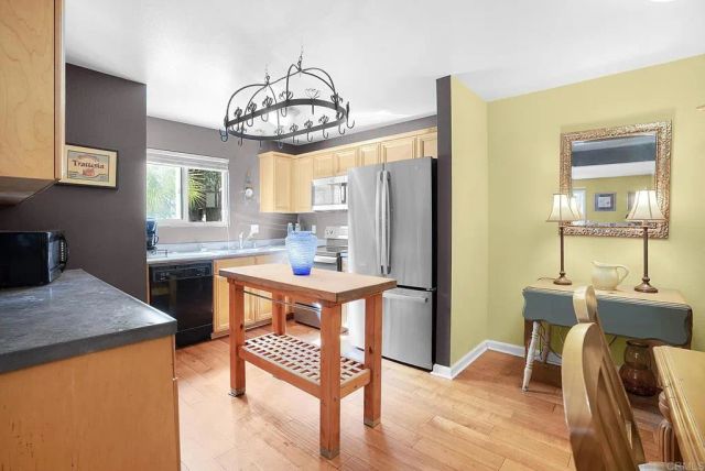 2536 White Oak Place 1, Escondido, CA 92027