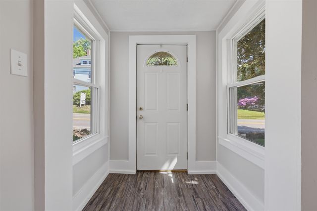 15 S Main Street, Newton, NH 03858