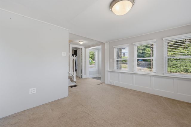 15 S Main Street, Newton, NH 03858