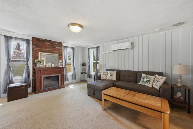 15 S Main Street, Newton, NH 03858