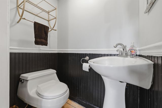 15 S Main Street, Newton, NH 03858