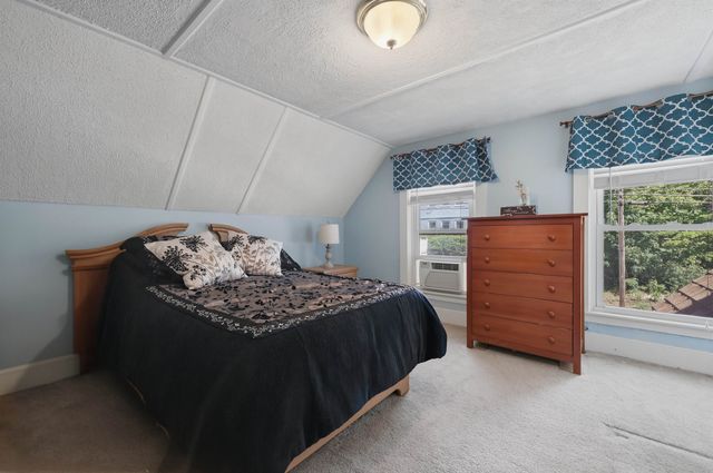 15 S Main Street, Newton, NH 03858