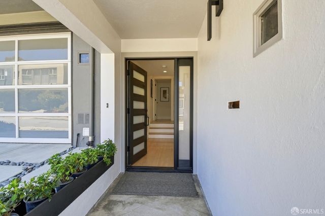 83 Los Palmos Drive, San Francisco, CA 94127