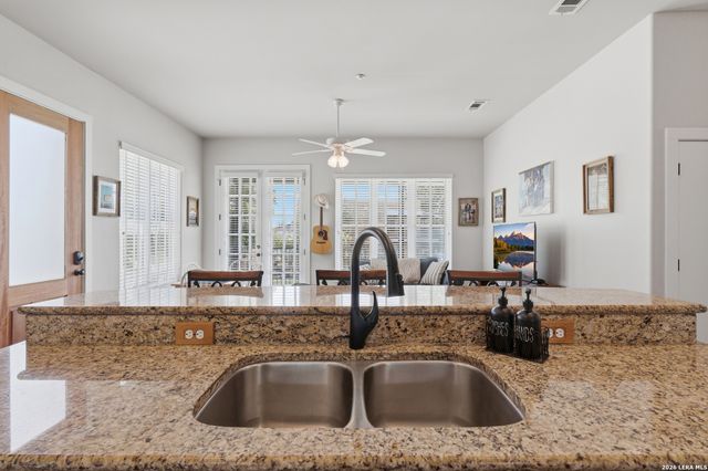 979 N Academy Ave Apt 2, New Braunfels, TX 78130