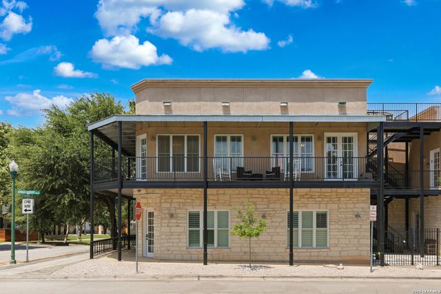 979 N Academy Ave Apt 2, New Braunfels, TX 78130