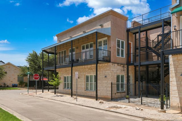 979 N Academy Ave Apt 2, New Braunfels, TX 78130
