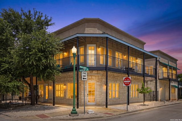 979 N Academy Ave Apt 2, New Braunfels, TX 78130