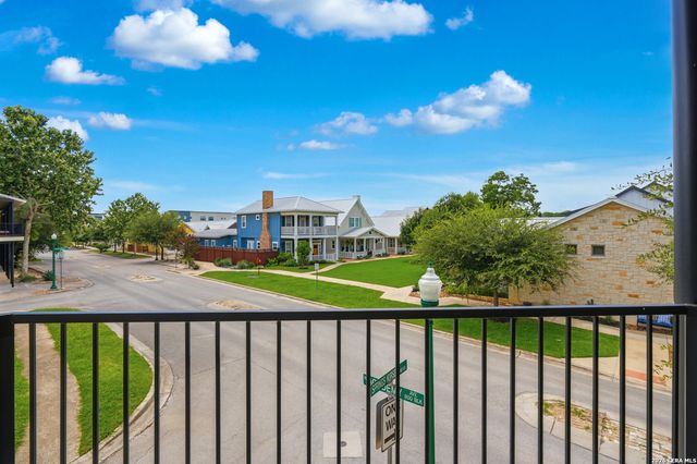 979 N Academy Ave Apt 2, New Braunfels, TX 78130