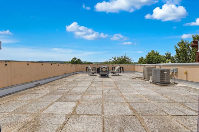 979 N Academy Ave Apt 2, New Braunfels, TX 78130
