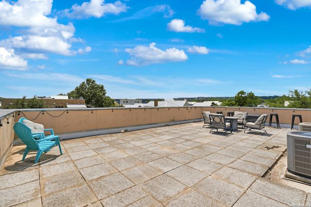 979 N Academy Ave Apt 2, New Braunfels, TX 78130