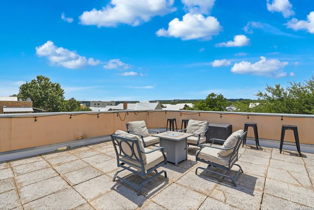 979 N Academy Ave Apt 2, New Braunfels, TX 78130
