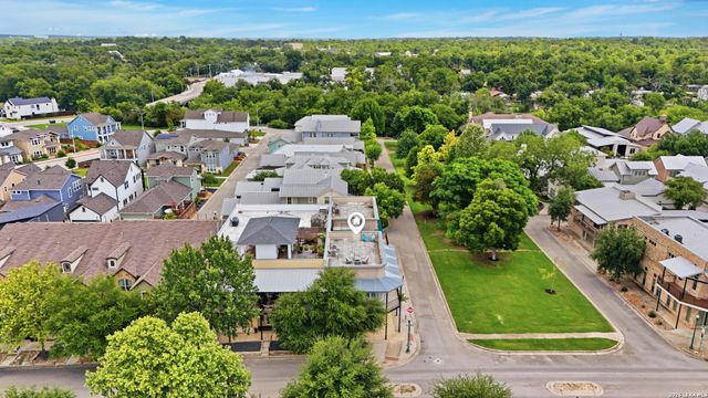 979 N Academy Ave Apt 2, New Braunfels, TX 78130