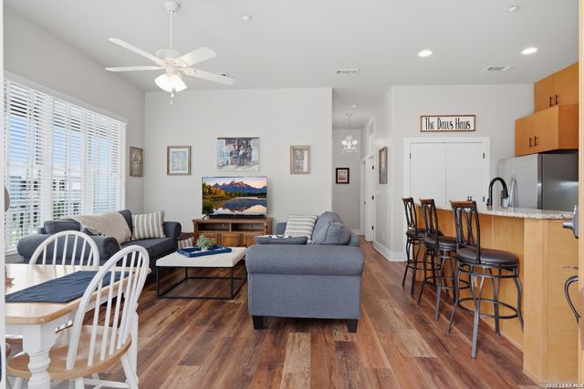 979 N Academy Ave Apt 2, New Braunfels, TX 78130