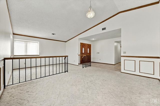 5900 Dorset Drive, Bakersfield, CA 93306